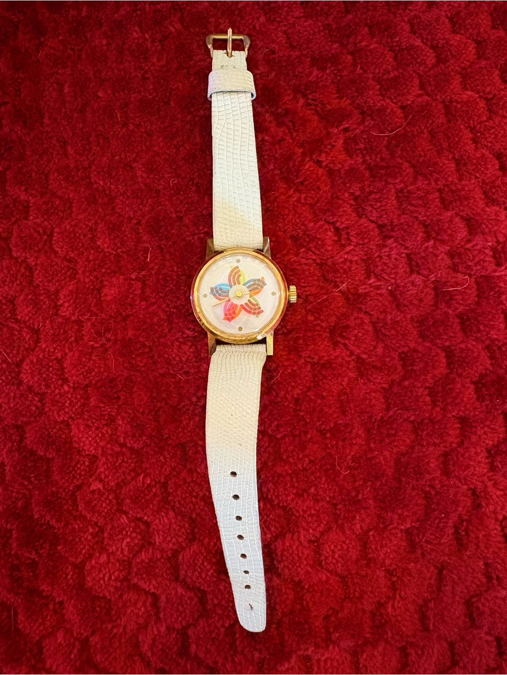 Le Jour Time Co Womens Vintage Pinwheel Dial Gold White Leather Quartz Watch